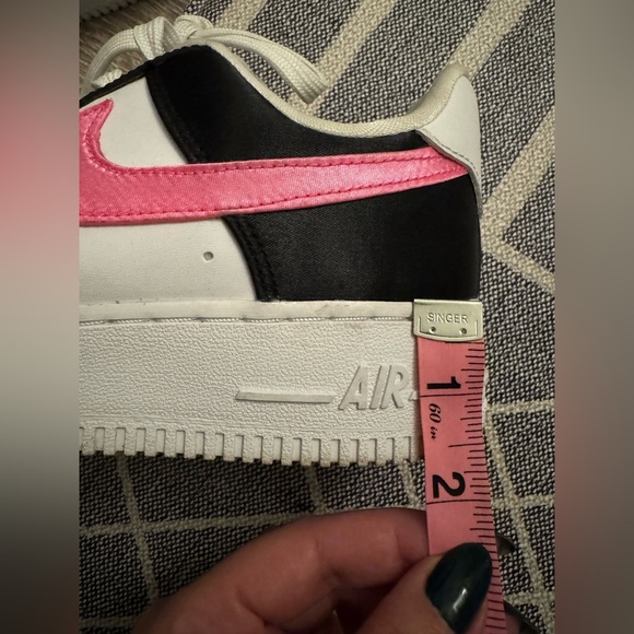 Nike Air Force 1 Low
Satin - Picture 6 of 9